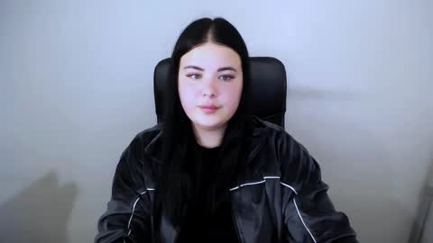 Snapshot of _trisha_li chatting on October 23, 2025, 11:53 am Trisha online show from October 23, 2025, 11:53 am