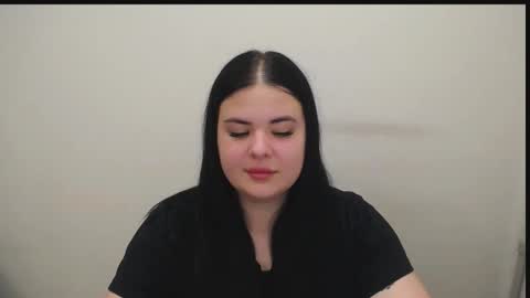 Snapshot of _trisha_li chatting on November 5, 2025, 11:43 am Trisha online show from November 5, 2025, 11:43 am