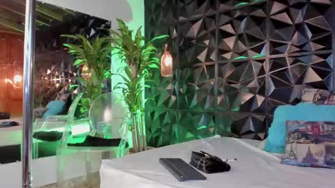 _valentina_69 online show from December 7, 2024, 2:31 am