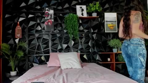 _valentina_69 online show from October 23, 2025, 2:16 pm