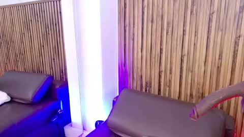 Snapshot of _veronicadeleon_ chatting on October 8, 2025, 12:03 pm Veronica online show from October 8, 2025, 12:03 pm