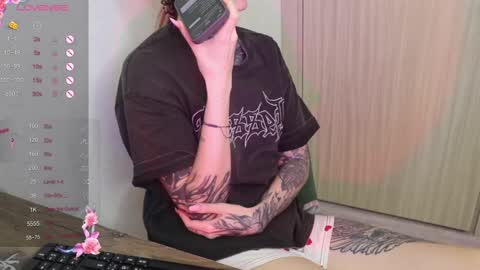 Snapshot of _viv1an_ chatting on January 27, 2025, 7:46 pm Alis online show from January 27, 2025, 7:46 pm