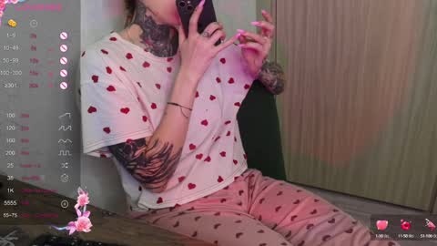 Snapshot of _viv1an_ chatting on January 27, 2025, 11:00 pm Alis online show from January 27, 2025, 11:00 pm