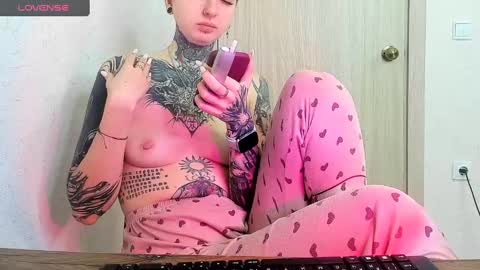Snapshot of _viv1an_ chatting on February 4, 2025, 5:45 pm Alis online show from February 4, 2025, 5:45 pm