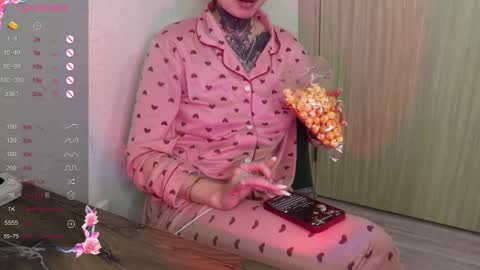 Snapshot of _viv1an_ chatting on February 6, 2025, 8:34 pm Alis online show from February 6, 2025, 8:34 pm