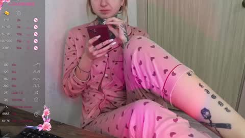 Snapshot of _viv1an_ chatting on February 13, 2025, 6:20 am Alis online show from February 13, 2025, 6:20 am