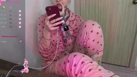 Snapshot of _viv1an_ chatting on February 13, 2025, 9:30 am Alis online show from February 13, 2025, 9:30 am