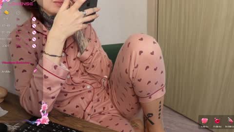 Snapshot of _viv1an_ chatting on March 10, 2025, 5:43 am Alis online show from March 10, 2025, 5:43 am