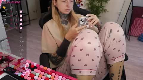 Snapshot of _viv1an_ chatting on September 25, 2025, 9:02 am Alis online show from September 25, 2025, 9:02 am