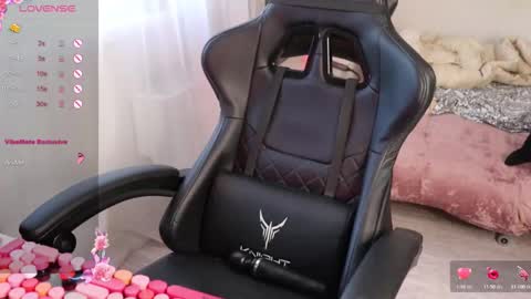 Snapshot of _viv1an_ chatting on October 6, 2025, 4:43 am Alis online show from October 6, 2025, 4:43 am