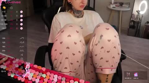 Snapshot of _viv1an_ chatting on November 19, 2025, 8:58 am Alis online show from November 19, 2025, 8:58 am