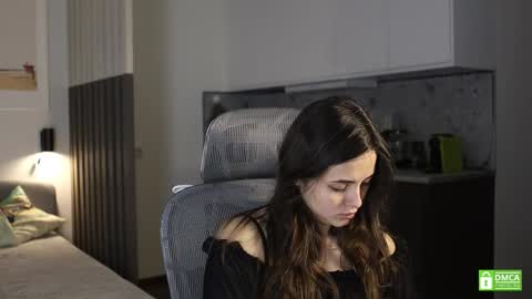 Snapshot of _whoareu_ chatting on November 9, 2025, 12:25 pm Kristina online show from November 9, 2025, 12:25 pm