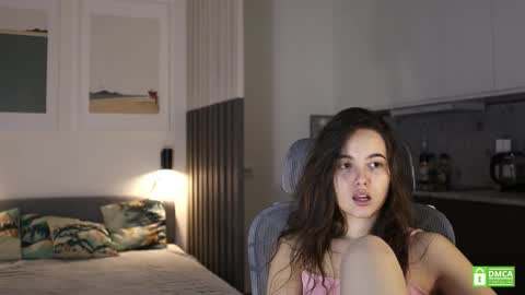 Snapshot of _whoareu_ chatting on November 19, 2025, 11:54 am Kristina online show from November 19, 2025, 11:54 am