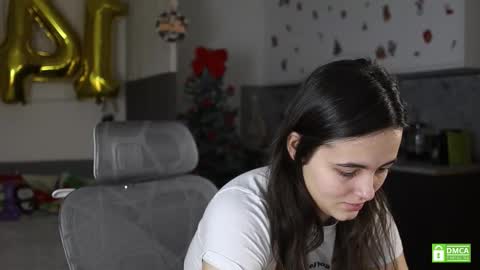 Snapshot of _whoareu_ chatting on December 14, 2025, 11:48 am Kristina online show from December 14, 2025, 11:48 am