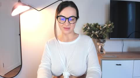 Snapshot of _worlin_ chatting on December 11, 2024, 11:19 am Nika online show from December 11, 2024, 11:19 am
