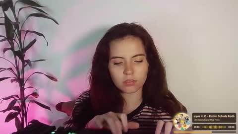 _yourcherrybomb online show from December 2, 2025, 3:23 am