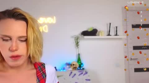 Snapshot of _yourfoxy_ chatting on October 30, 2025, 2:18 pm LITTLE FOX online show from October 30, 2025, 2:18 pm