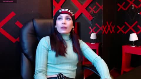 Yuyi online show from January 24, 2025, 11:15 am