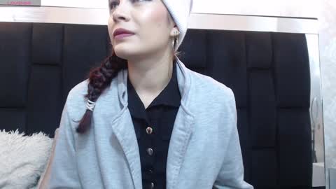 Yuyi online show from January 27, 2025, 11:11 am