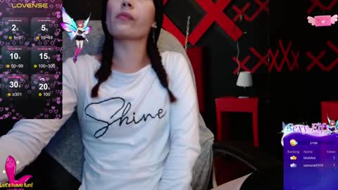 Yuyi online show from February 3, 2025, 2:13 pm