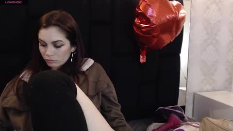 Yuyi online show from February 16, 2025, 2:21 pm