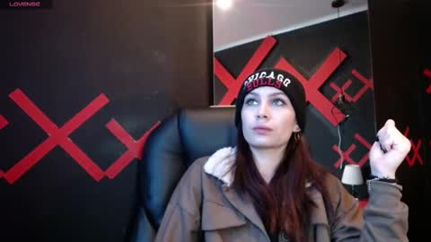 Yuyi online show from March 3, 2025, 11:11 am