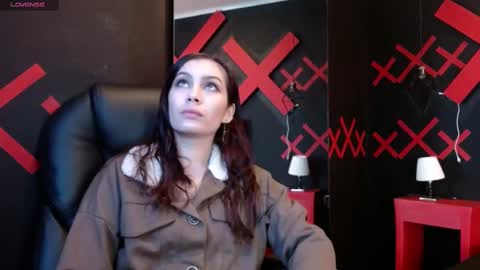 Yuyi online show from March 4, 2025, 11:19 am