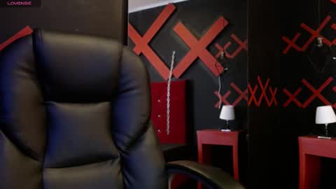 Yuyi online show from March 6, 2025, 11:14 am