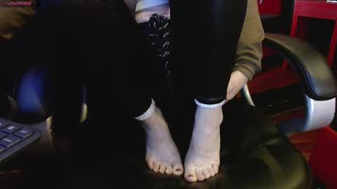 Yuyi online show from March 8, 2025, 11:16 am