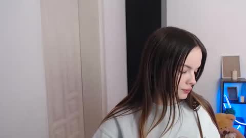 a_ariella_ online show from November 30, 2025, 1:59 pm