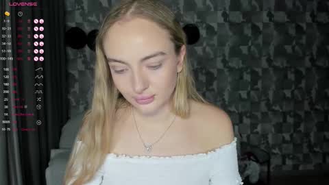 Snapshot of a_delina chatting on November 1, 2025, 1:57 pm Adelina online show from November 1, 2025, 1:57 pm