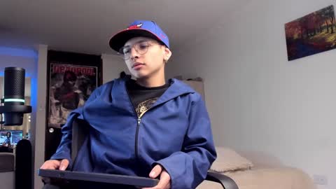 alejo online show from December 10, 2024, 1:54 am