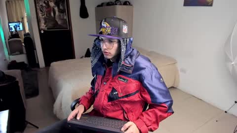 alejo online show from December 12, 2024, 1:10 am