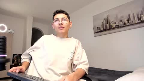 alejo online show from March 11, 2025, 10:31 pm