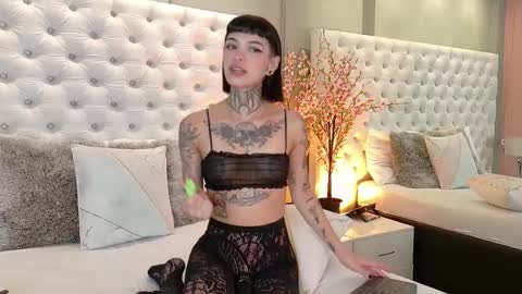 Snapshot of aa_lunit chatting on September 17, 2025, 2:41 pm Luni online show from September 17, 2025, 2:41 pm