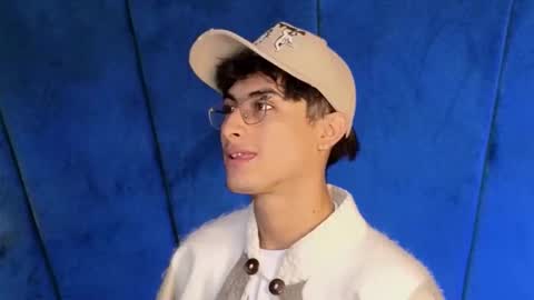 Aaron Ezequiel online show from October 26, 2025, 8:48 pm