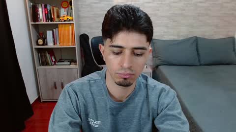 Snapshot of aaron_paul_ chatting on December 2, 2024, 8:55 pm Aaron online show from December 2, 2024, 8:55 pm