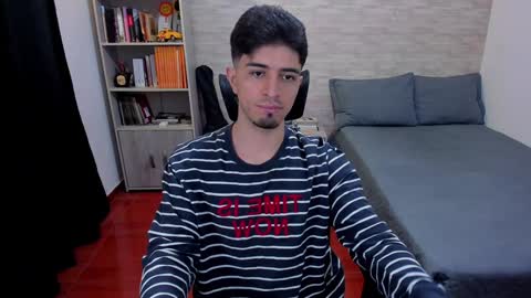 Snapshot of aaron_paul_ chatting on December 3, 2024, 8:28 pm Aaron online show from December 3, 2024, 8:28 pm