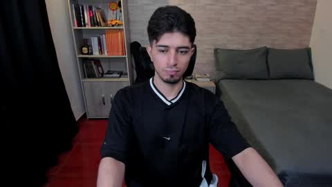 Snapshot of aaron_paul_ chatting on December 10, 2024, 9:00 pm Aaron online show from December 10, 2024, 9:00 pm