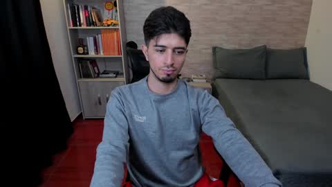 Snapshot of aaron_paul_ chatting on December 13, 2024, 10:55 pm Aaron online show from December 13, 2024, 10:55 pm