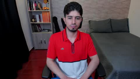 Snapshot of aaron_paul_ chatting on December 16, 2024, 7:00 pm Aaron online show from December 16, 2024, 7:00 pm