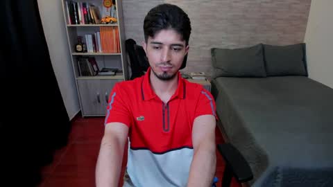 Snapshot of aaron_paul_ chatting on December 16, 2024, 10:03 pm Aaron online show from December 16, 2024, 10:03 pm