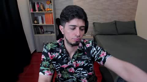 Snapshot of aaron_paul_ chatting on December 18, 2024, 9:18 pm Aaron online show from December 18, 2024, 9:18 pm