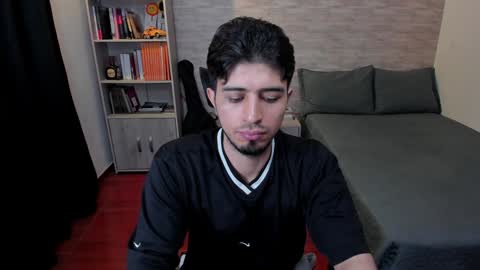 Snapshot of aaron_paul_ chatting on December 23, 2024, 8:14 pm Aaron online show from December 23, 2024, 8:14 pm