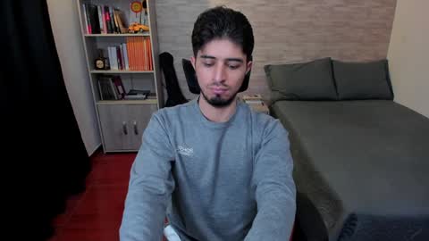 Snapshot of aaron_paul_ chatting on December 27, 2024, 10:05 pm Aaron online show from December 27, 2024, 10:05 pm