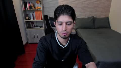 Snapshot of aaron_paul_ chatting on January 4, 2025, 11:06 pm Aaron online show from January 4, 2025, 11:06 pm