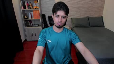 Snapshot of aaron_paul_ chatting on January 8, 2025, 11:09 pm Aaron online show from January 8, 2025, 11:09 pm