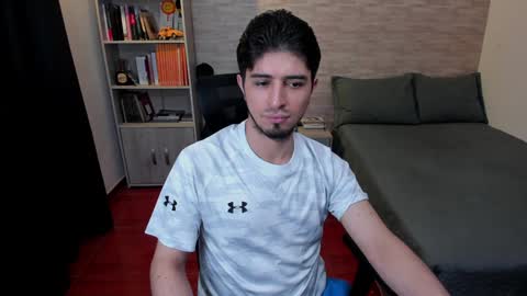 Snapshot of aaron_paul_ chatting on January 10, 2025, 11:18 pm Aaron online show from January 10, 2025, 11:18 pm