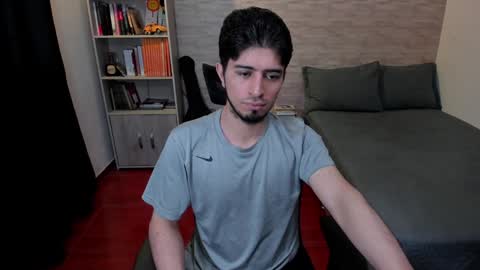 Snapshot of aaron_paul_ chatting on January 15, 2025, 8:26 pm Aaron online show from January 15, 2025, 8:26 pm