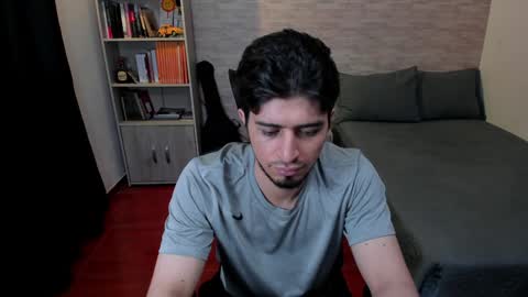 Snapshot of aaron_paul_ chatting on January 15, 2025, 11:30 pm Aaron online show from January 15, 2025, 11:30 pm